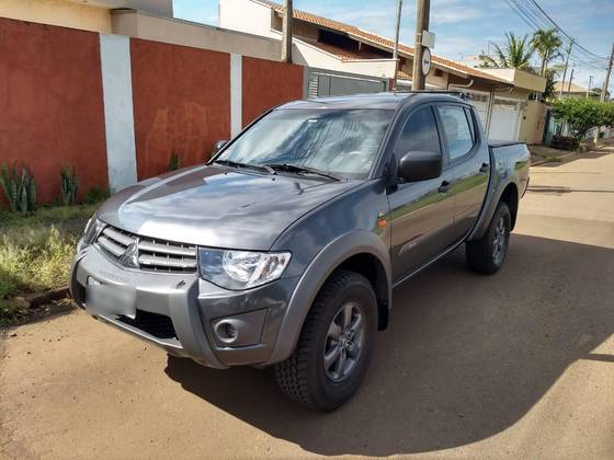 MITSUBISHI L200 OUTDOOR 2.4 4X2 CD 16V FLEX 4P MANUAL MITSUBISHI L200 OUTDOOR 2.4 4X2 CD 16V FLEX 4P MANUAL